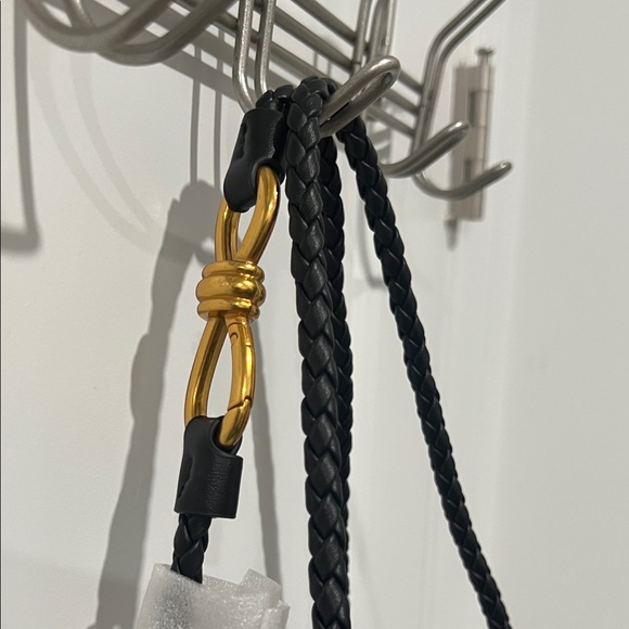 Sleek Soera Black Woven Tote Bag - Picture 5 of 12